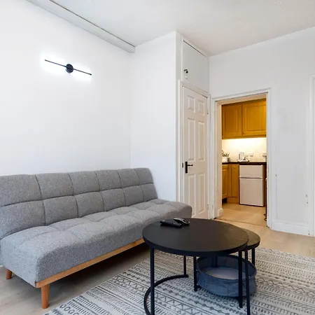 3bed Near Jameson Distillery & Luas Line * دبلن